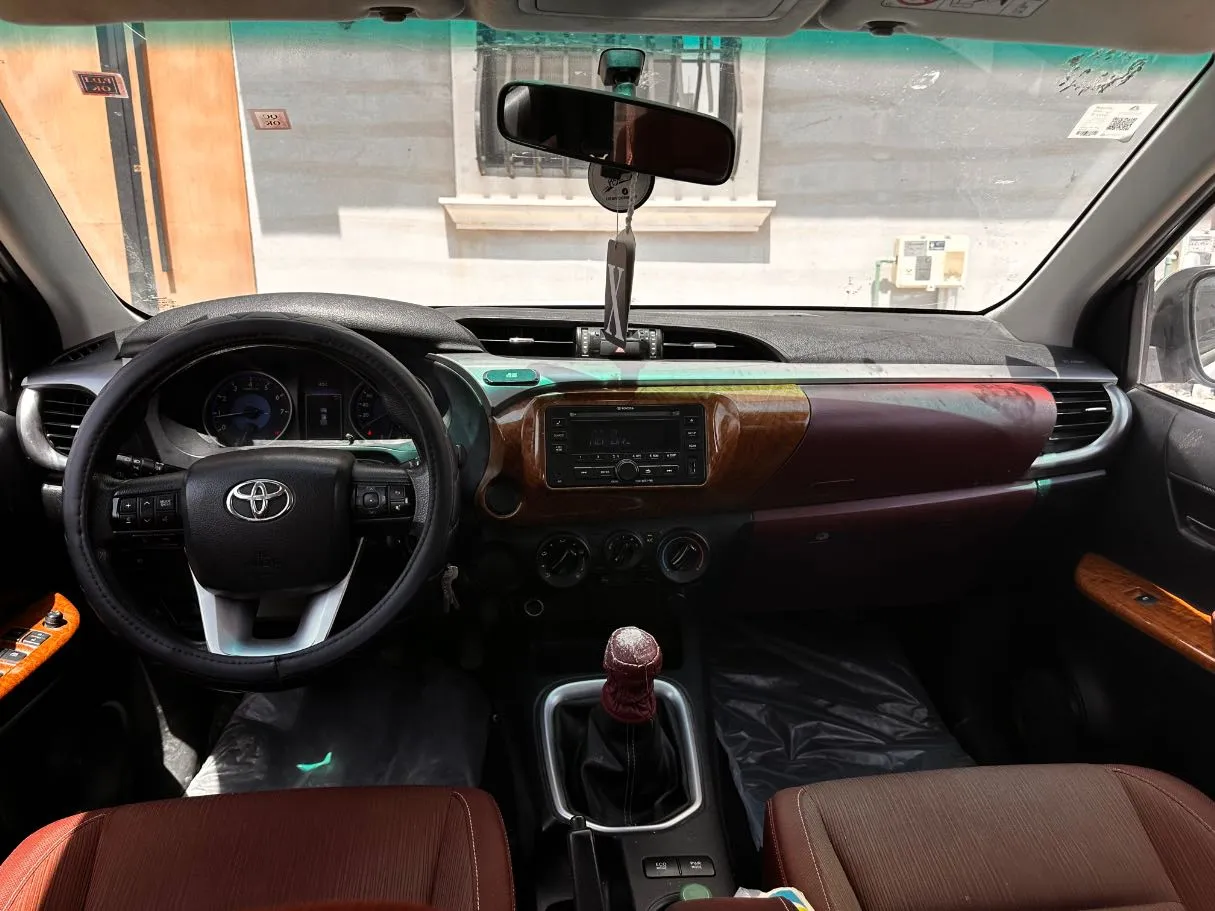 Car image 16