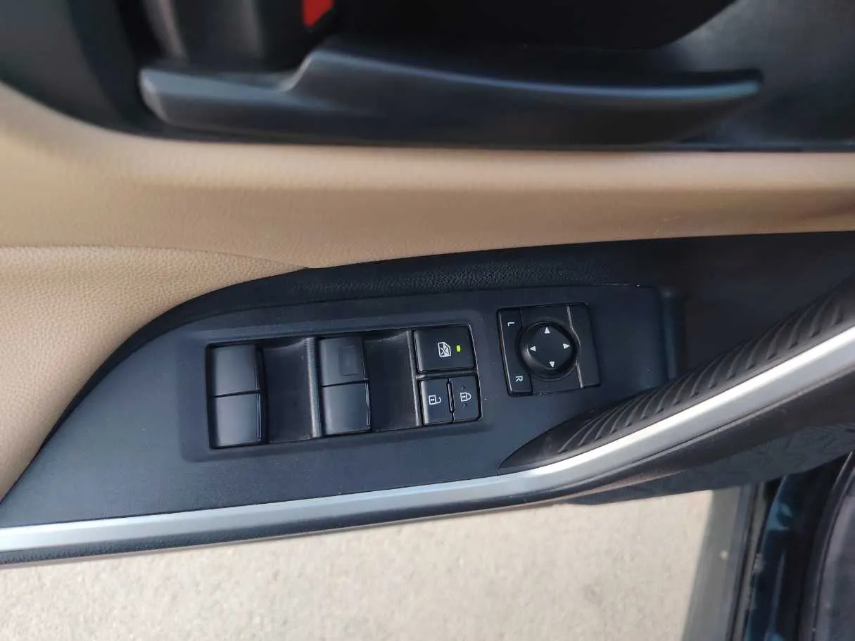 Car image 26