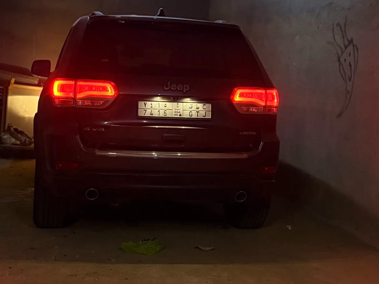 Car image 12