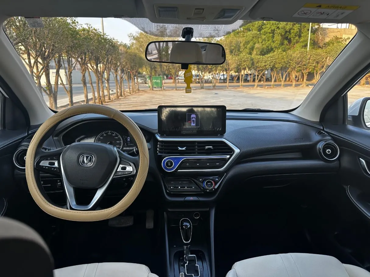 Car image 16
