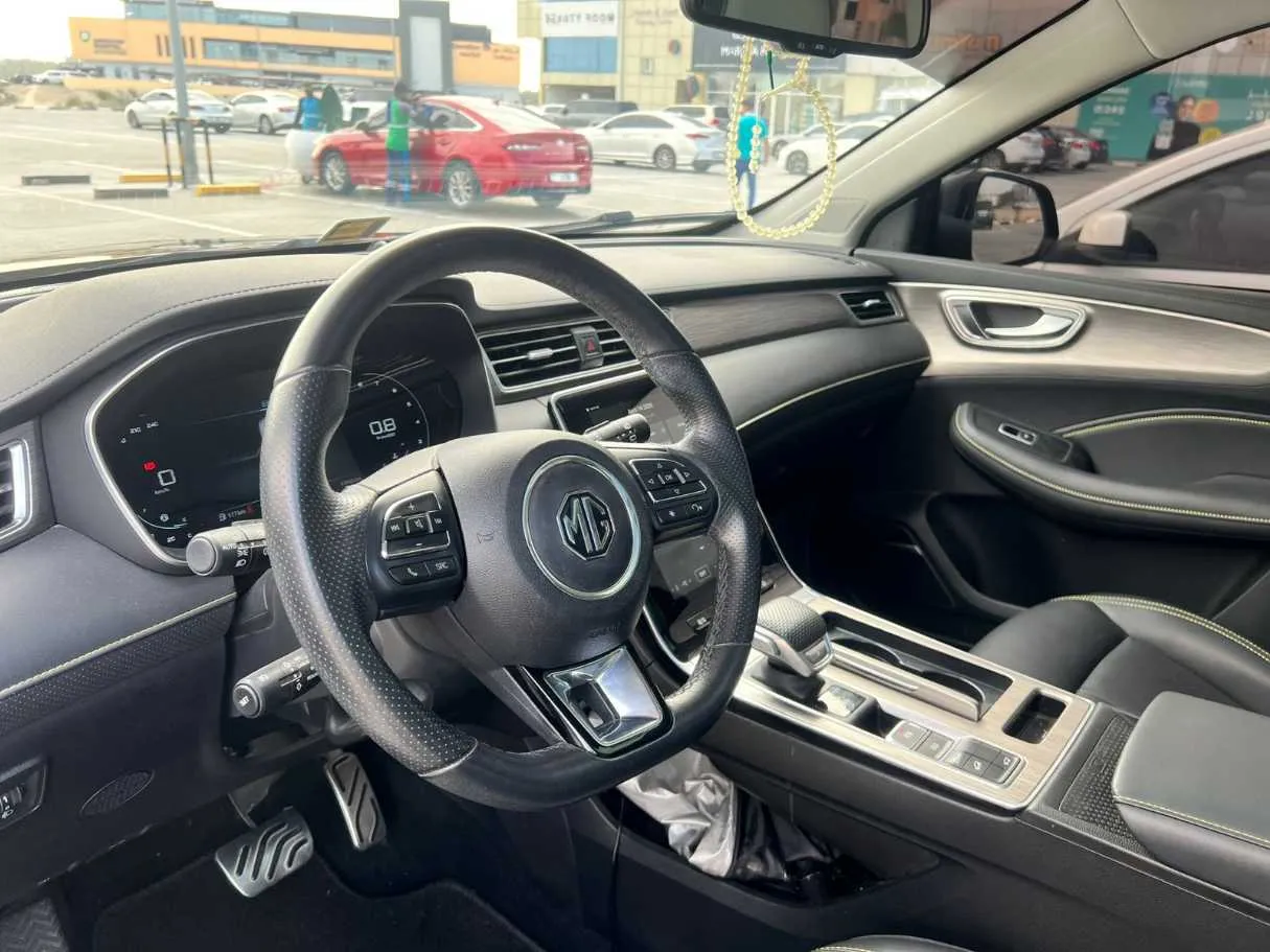 Car image 10
