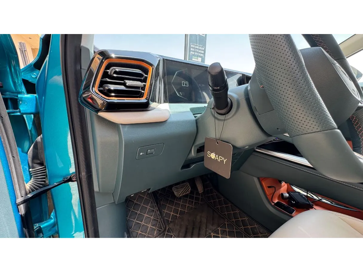 Car image 25