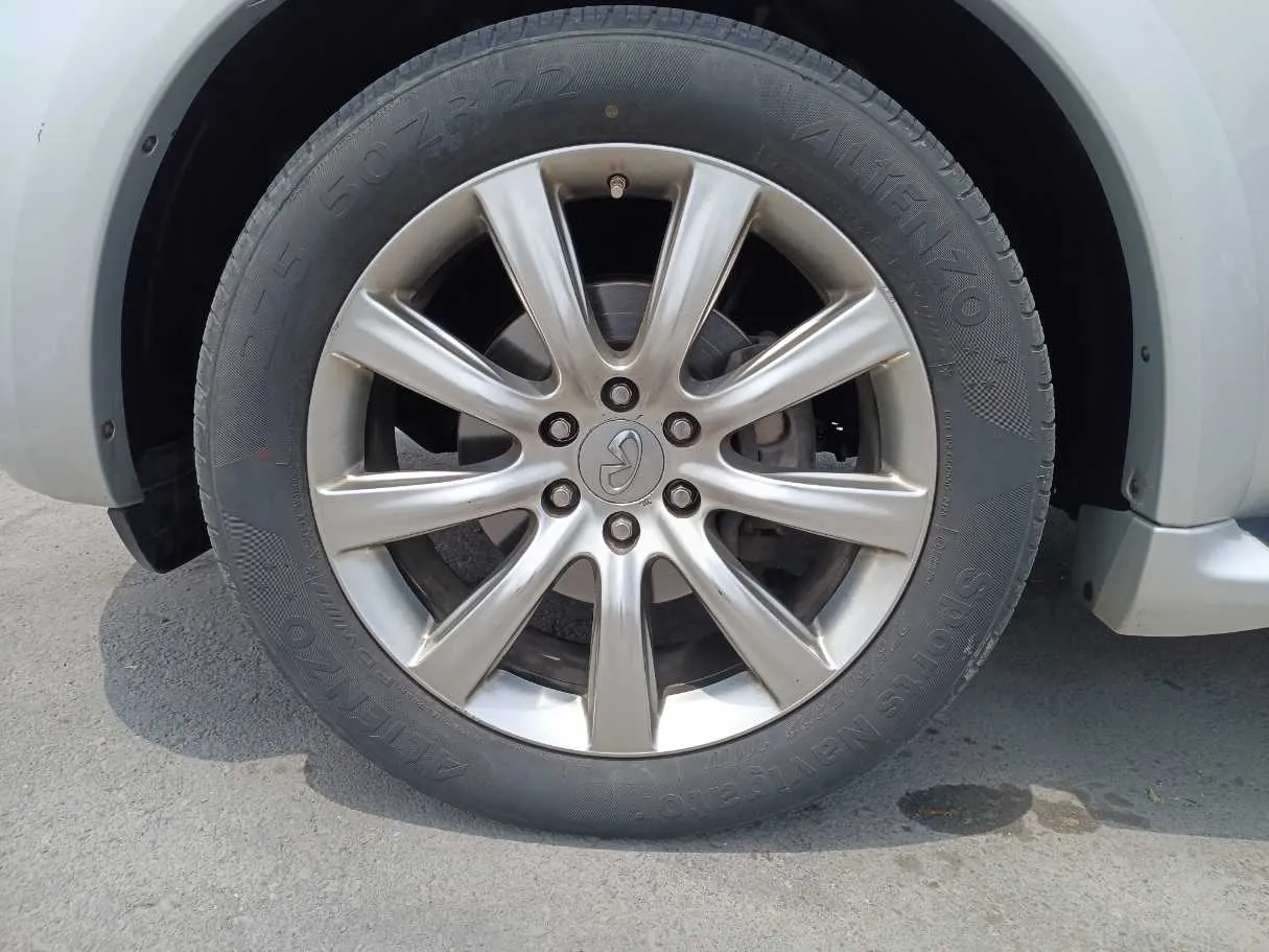Car image 9