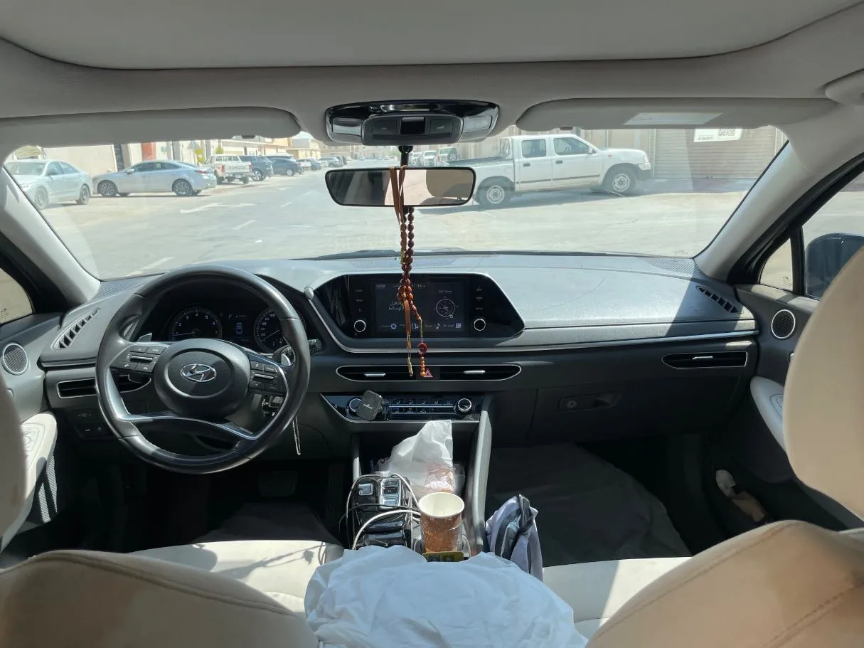 Car image 16