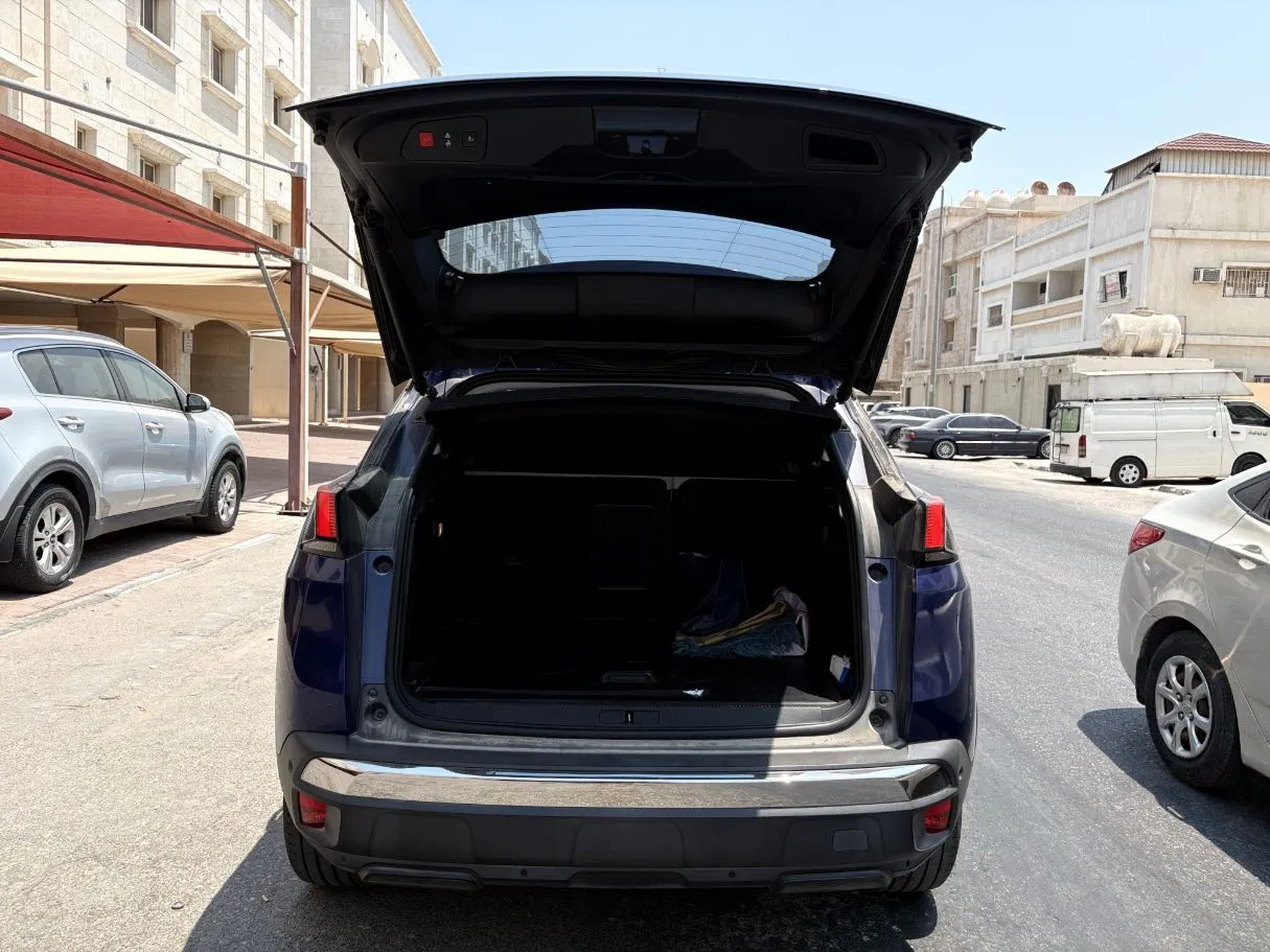 Car image 24