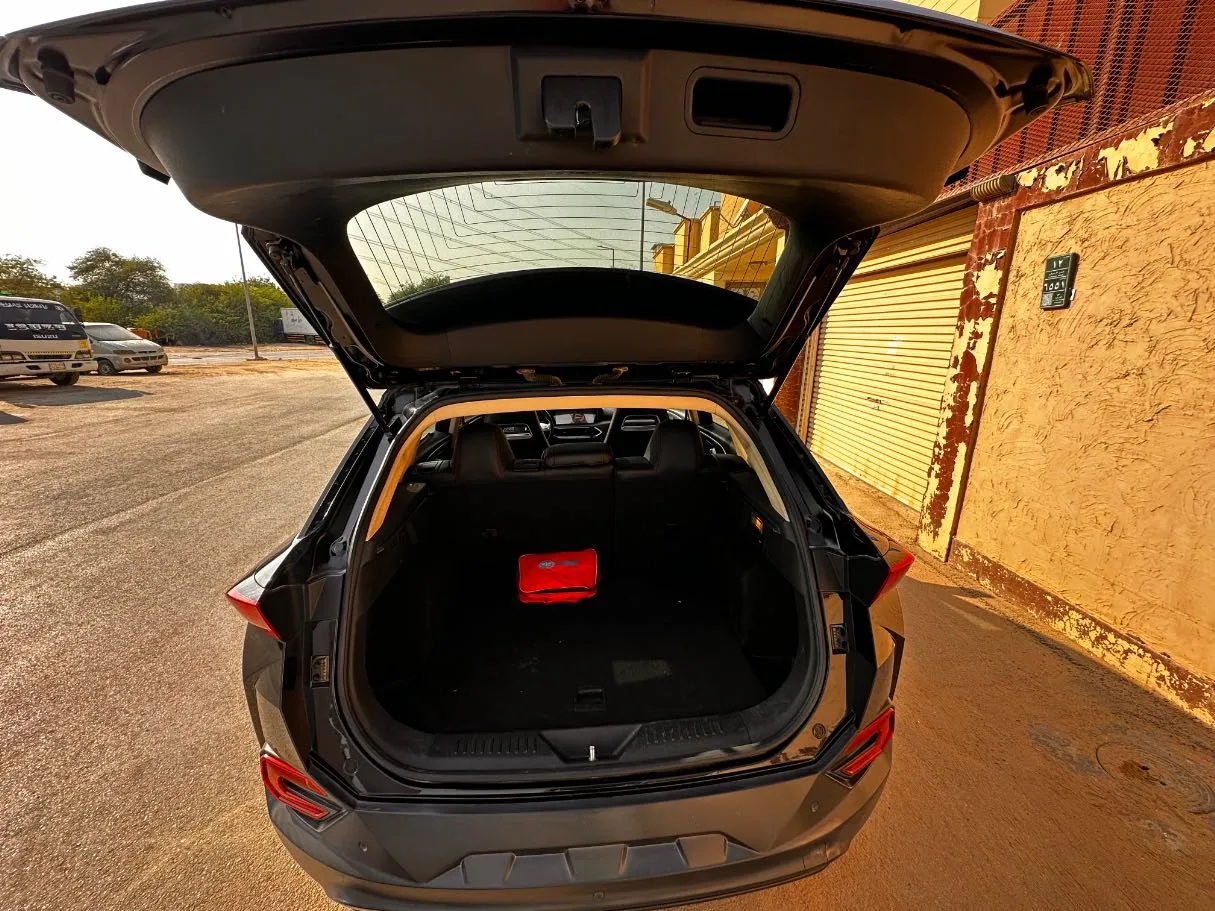 Car image 23