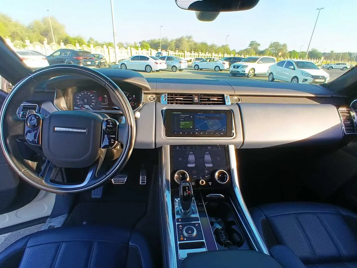 Car image 14