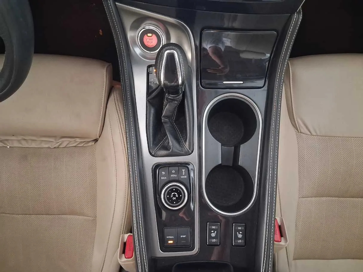 Car image 17