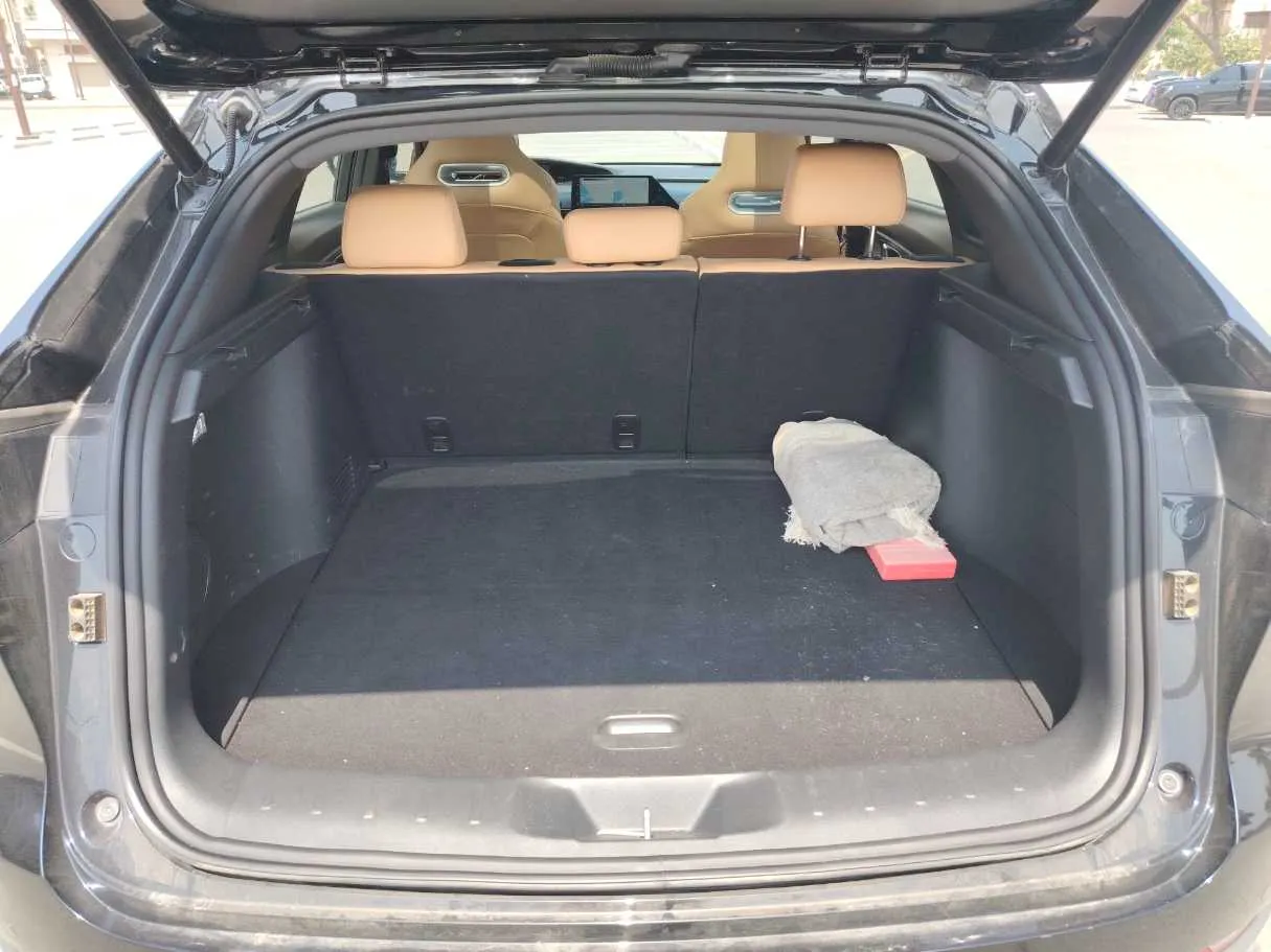 Car image 26