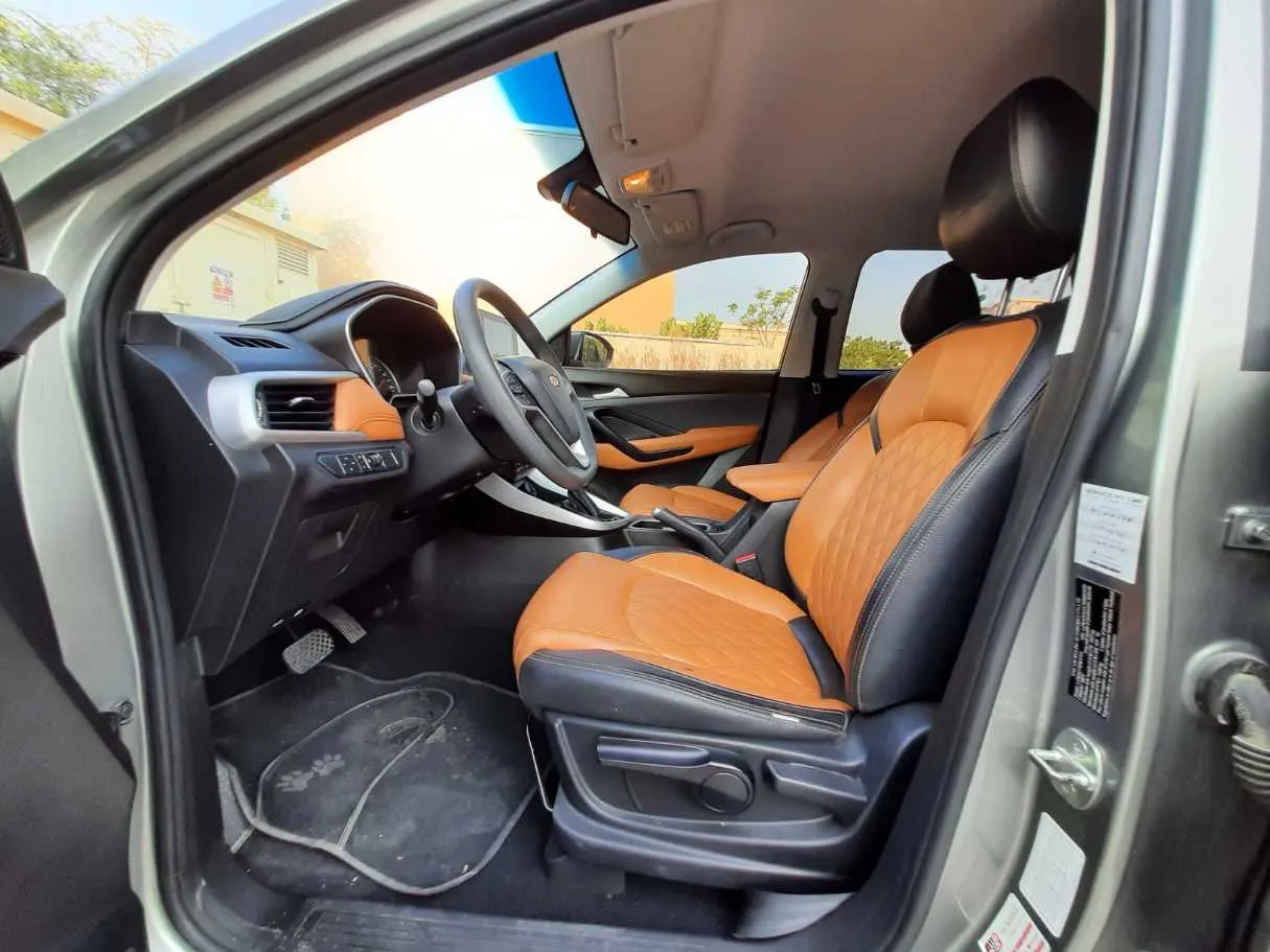 Car image 12