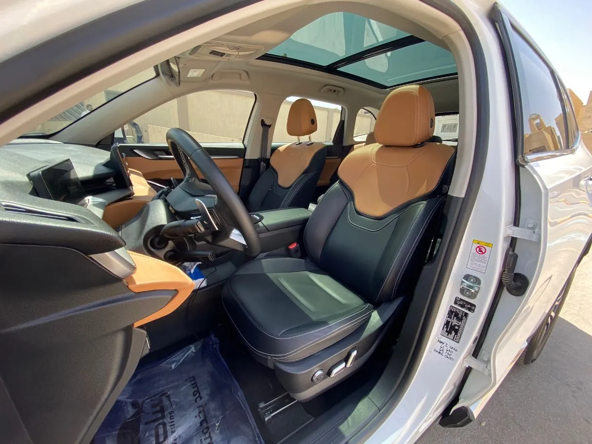 Car image 11
