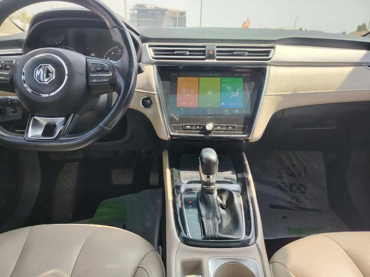 Car image 24