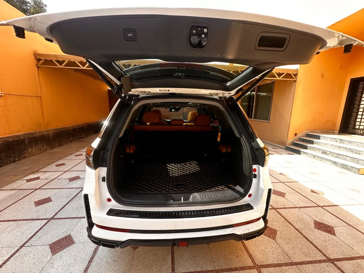 Car image 21