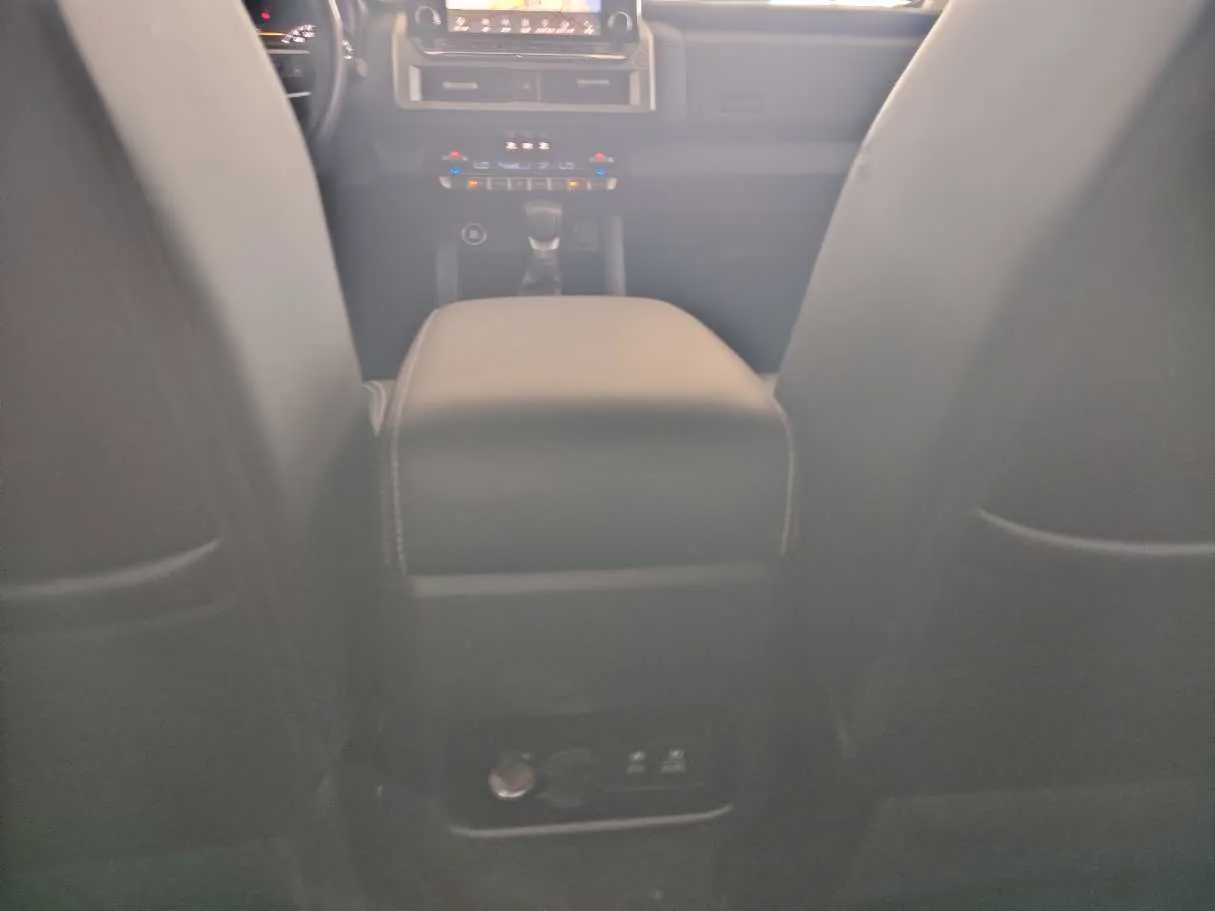 Car image 29