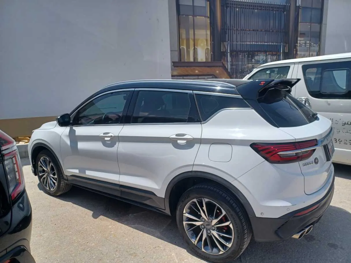 Car image 7