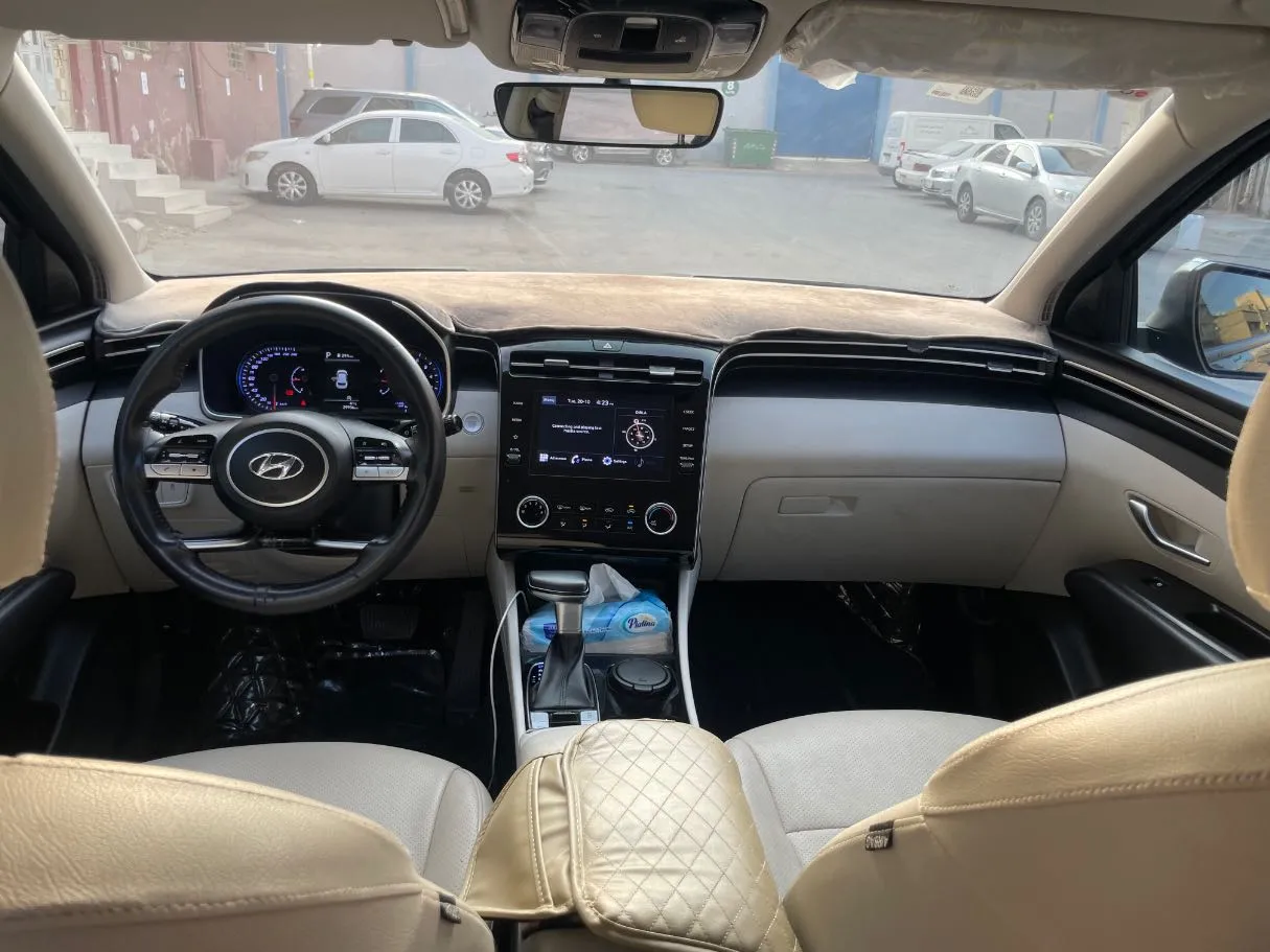 Car image 18