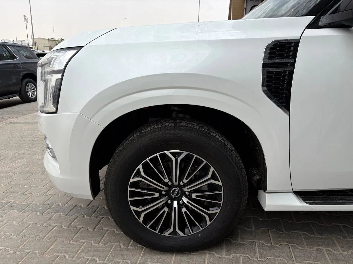 Car image 7