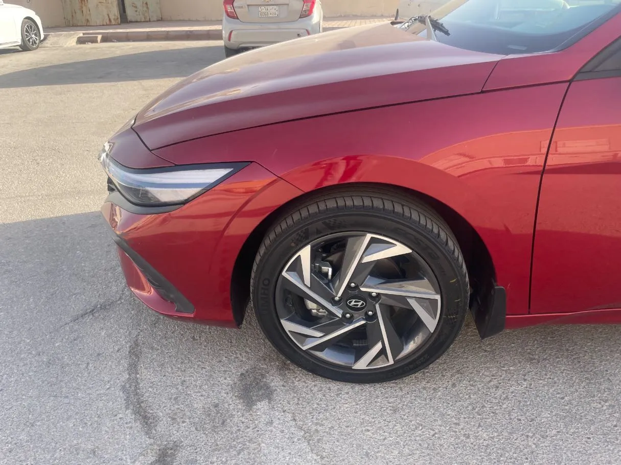 Car image 9