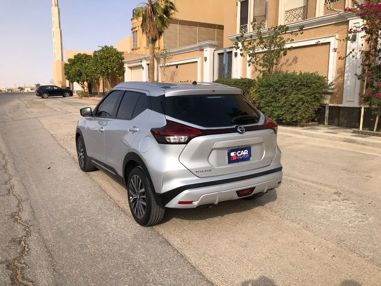 Car image 7