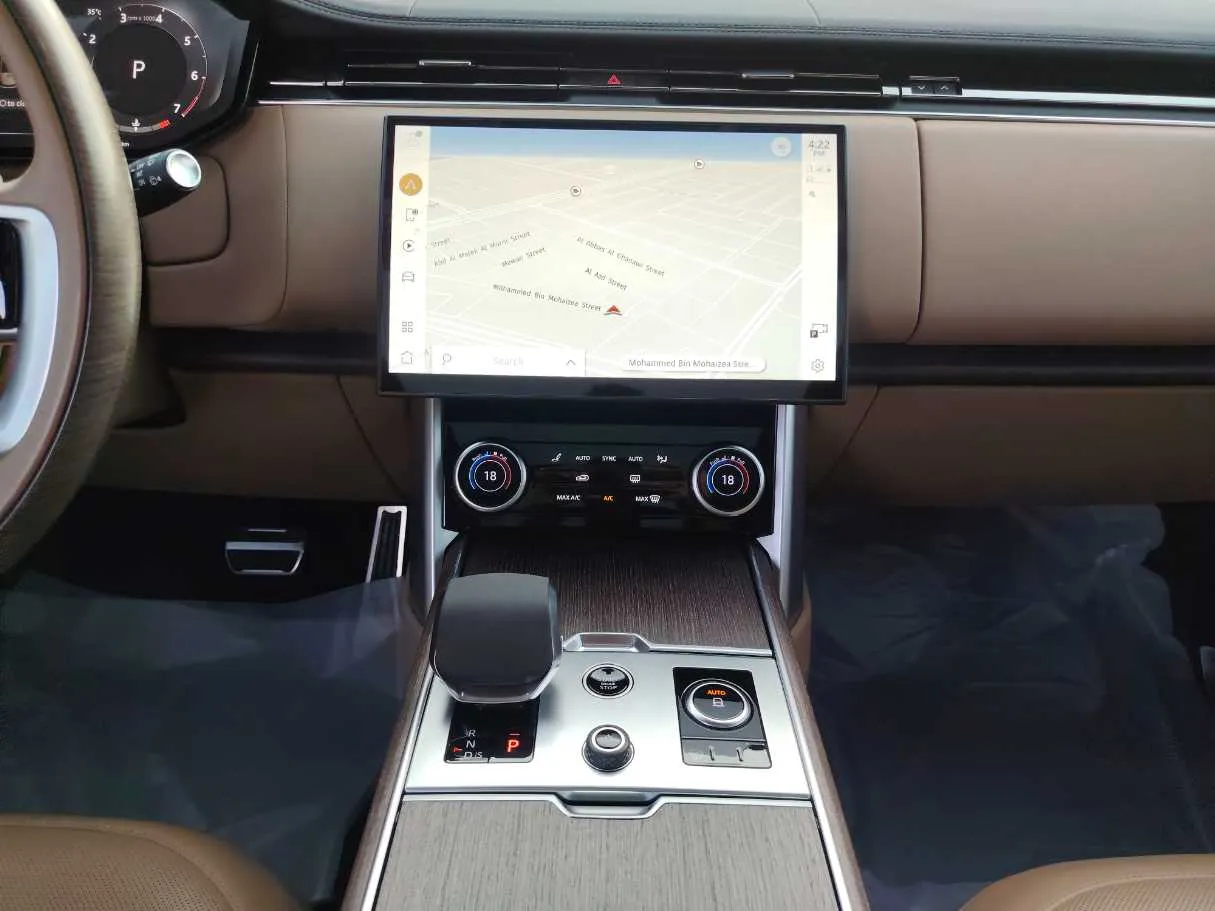 Car image 19