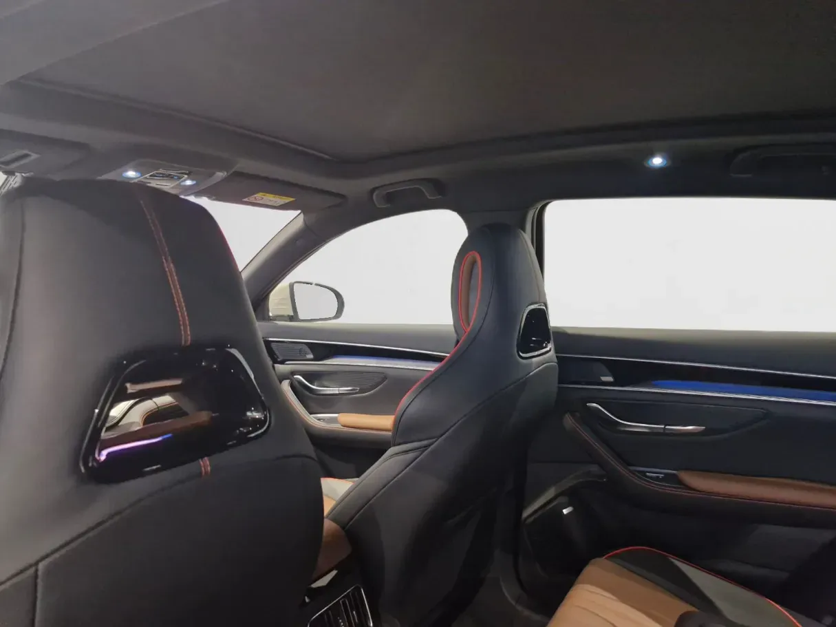Car image 8