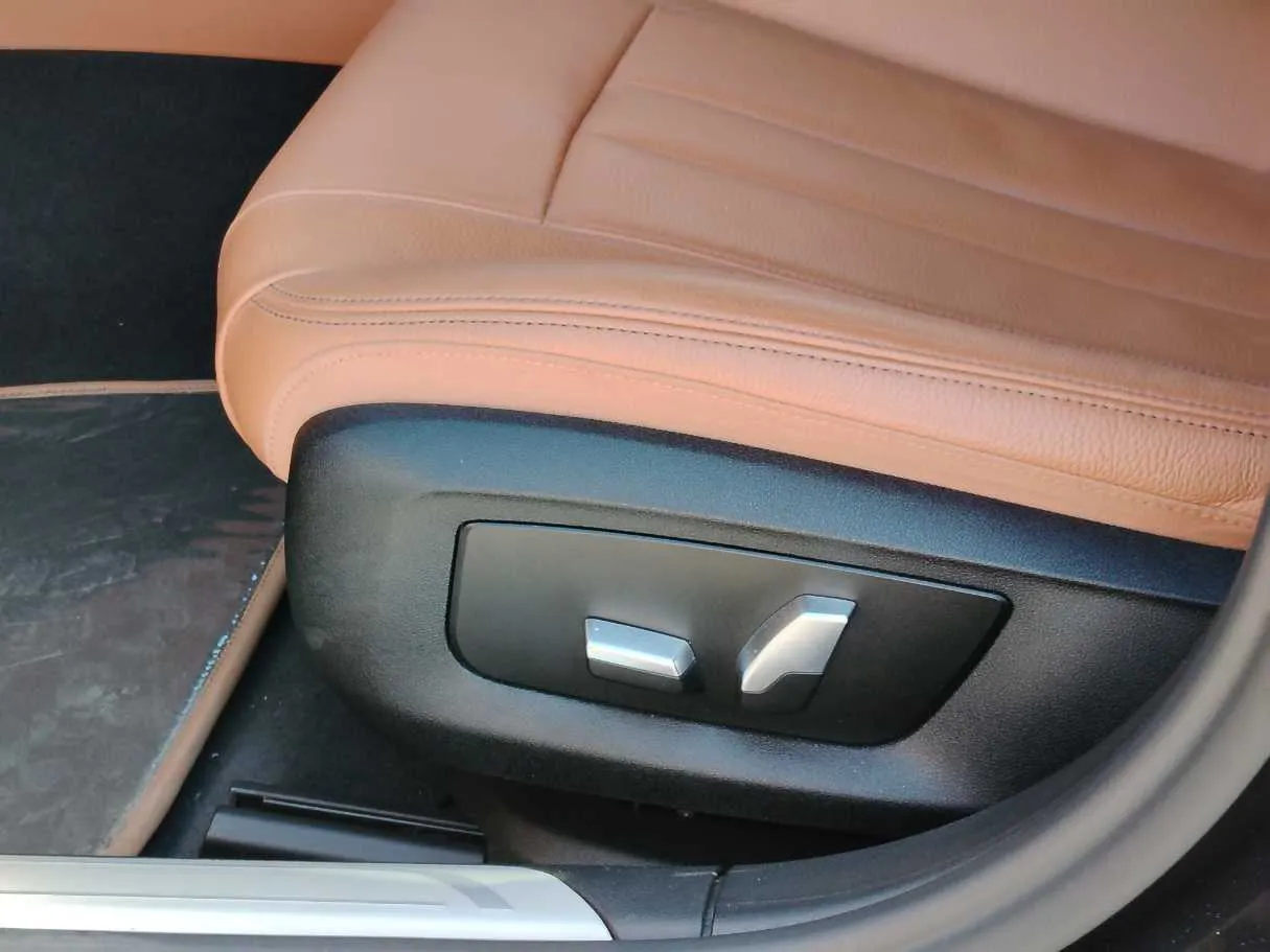Car image 31