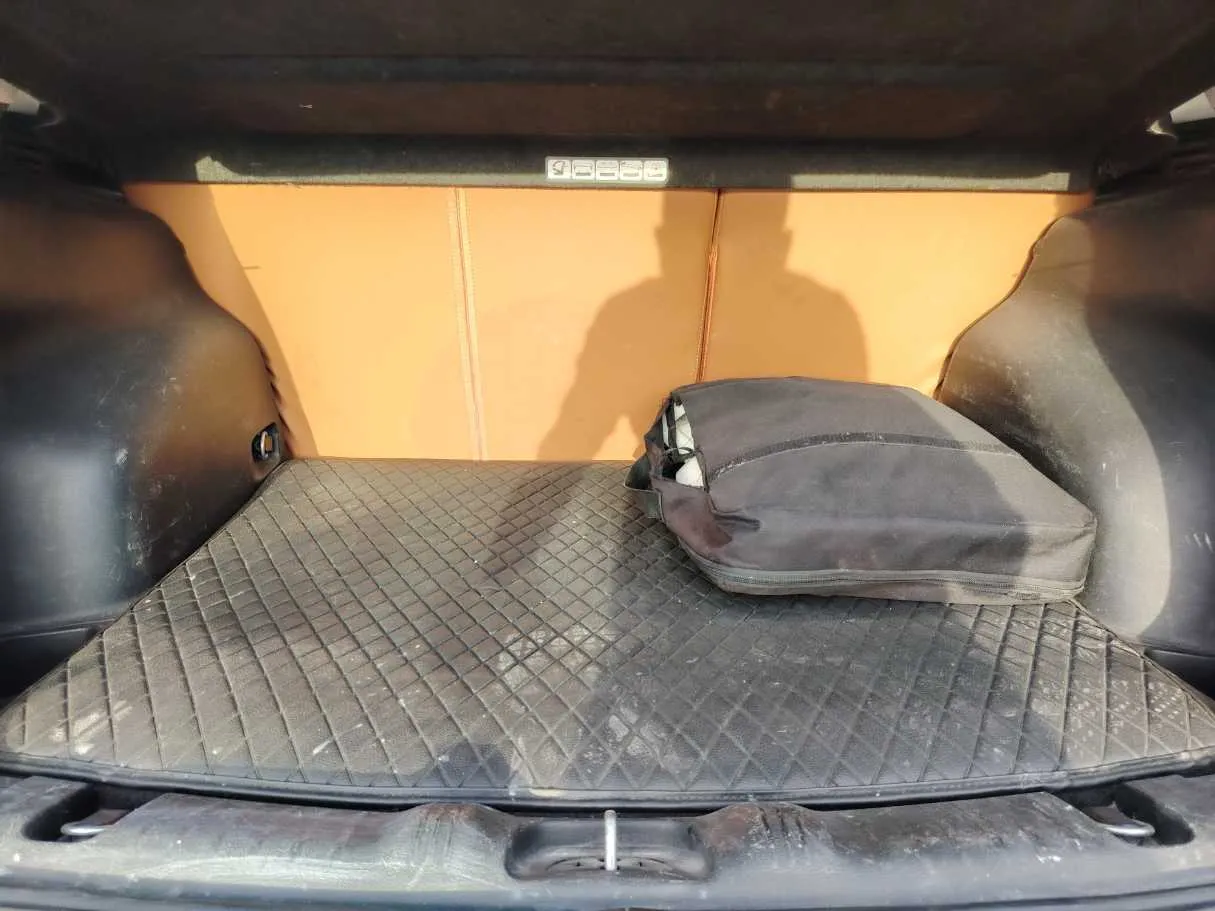 Car image 25