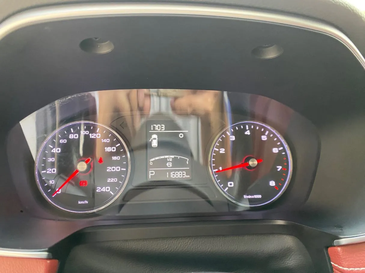 Car image 19