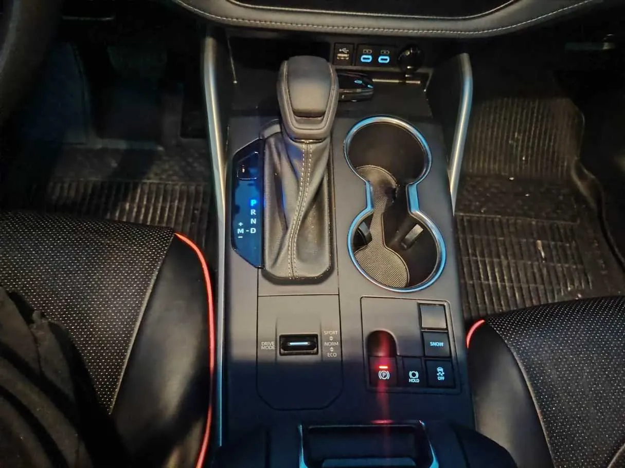 Car image 25
