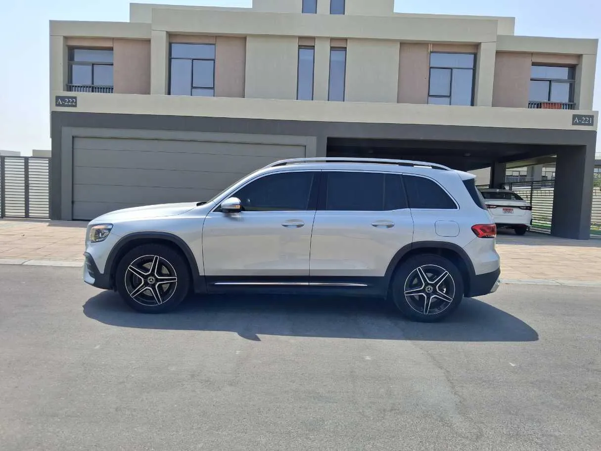 Car image 8