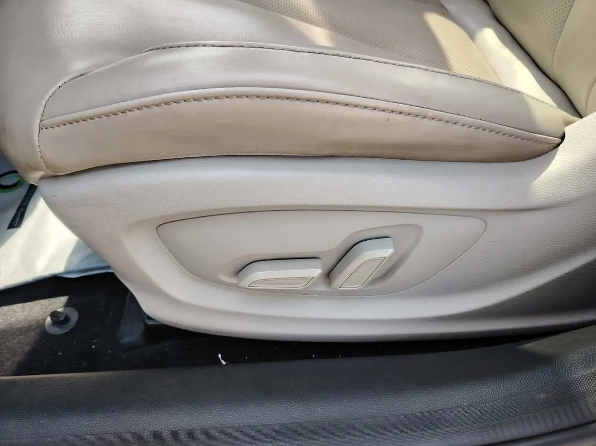 Car image 34