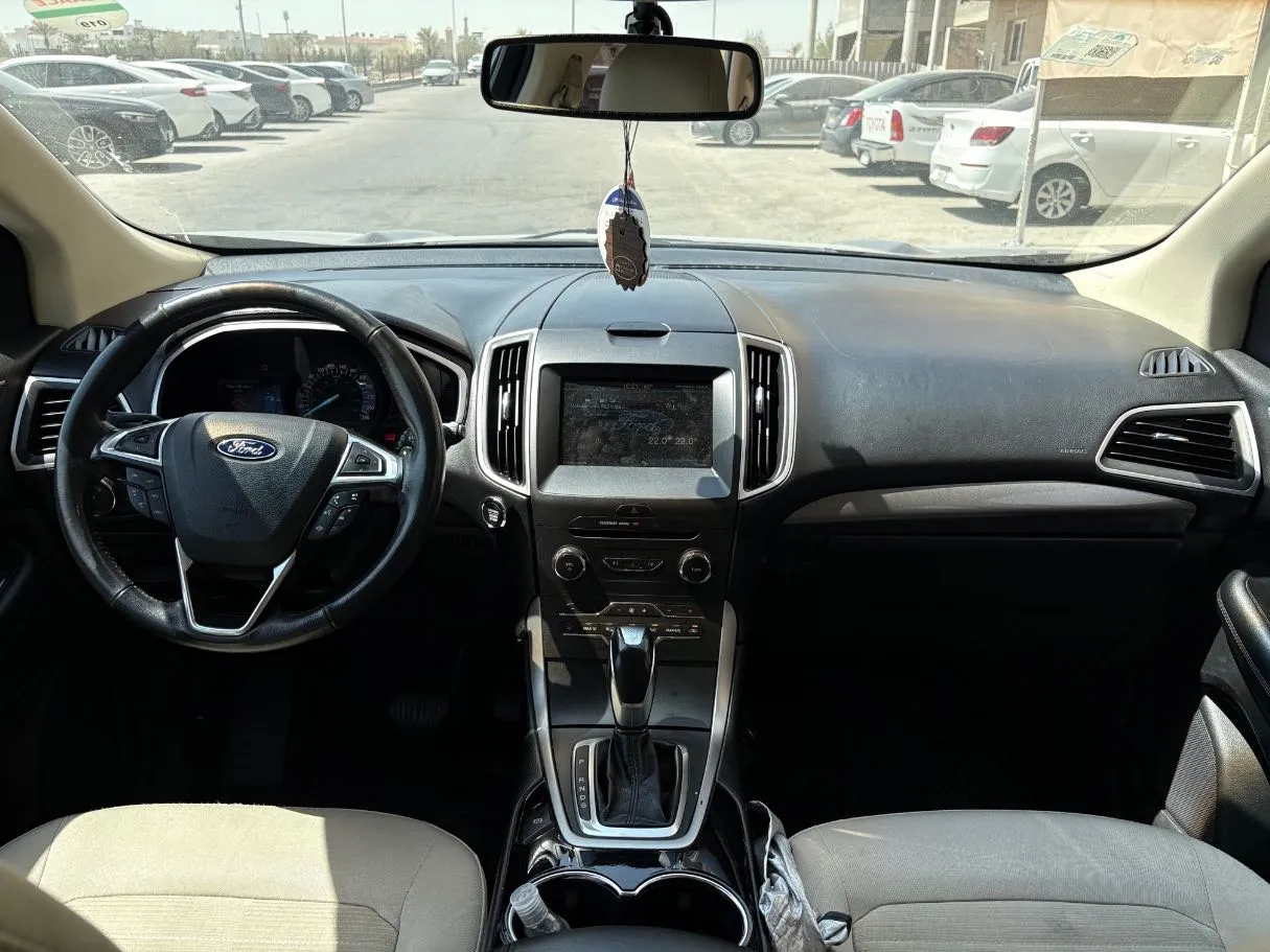 Car image 18