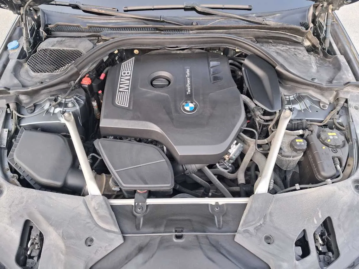 Car image 27