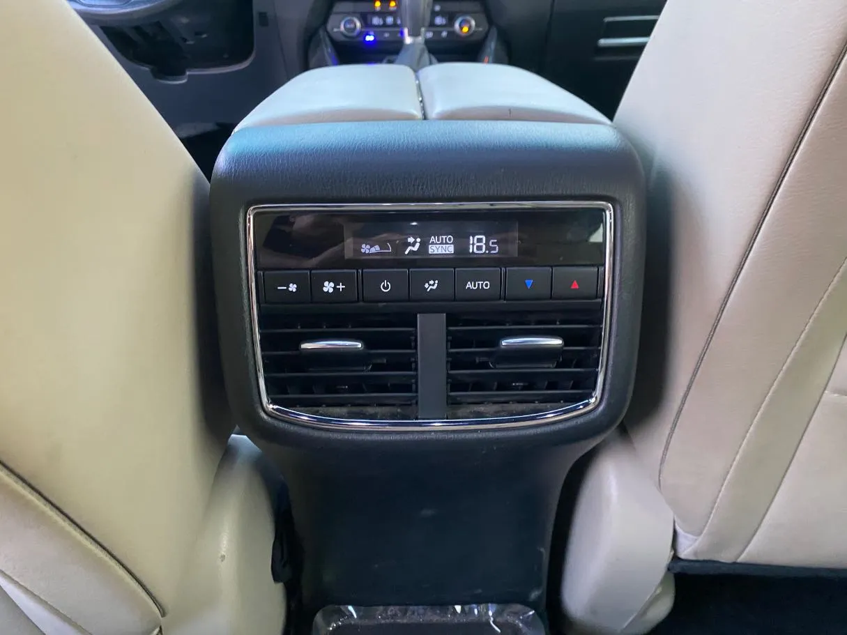 Car image 28