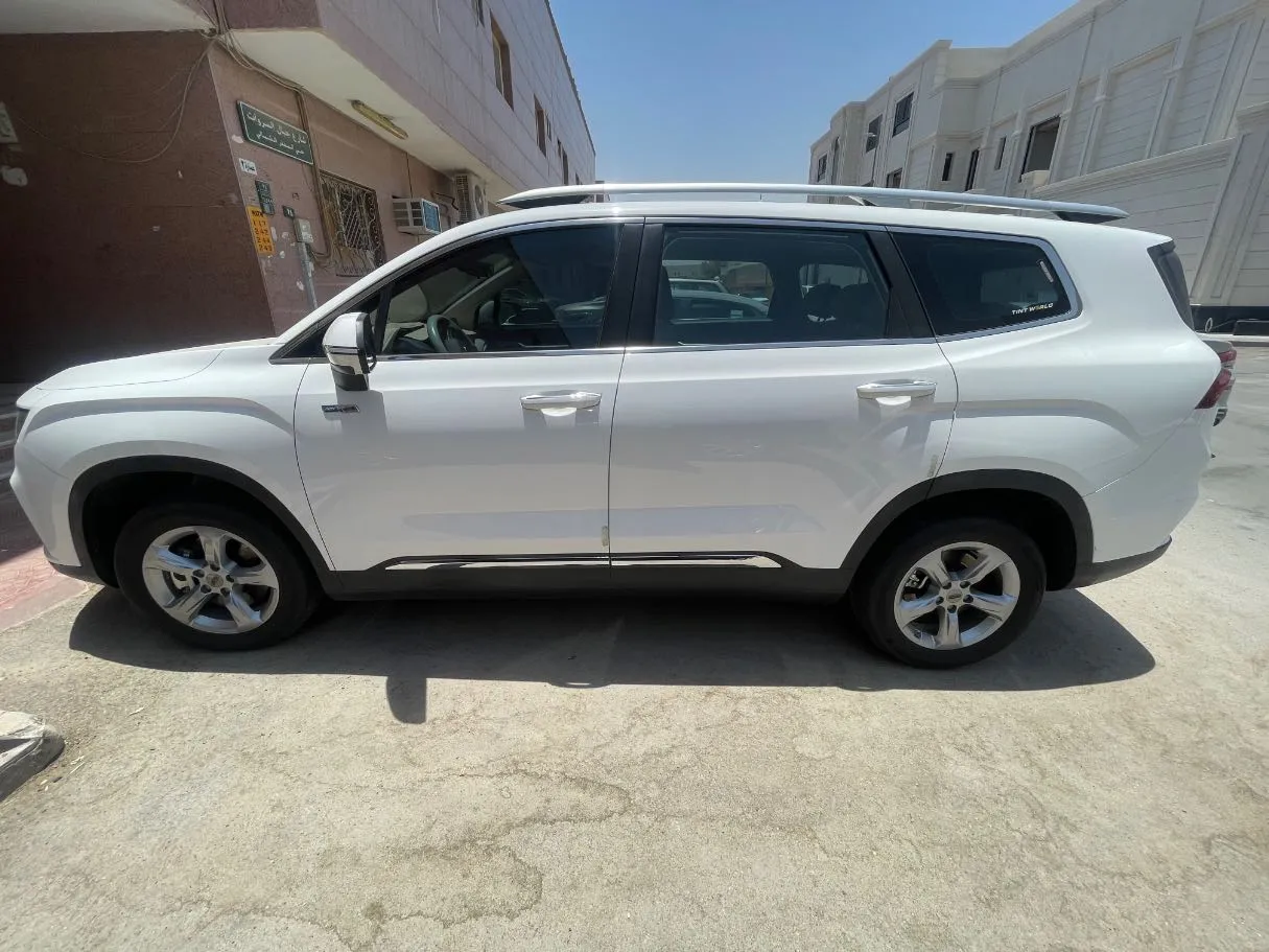 Car image 8
