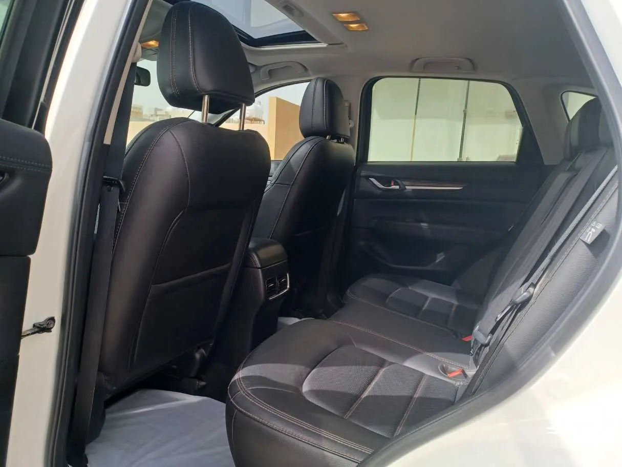 Car image 14