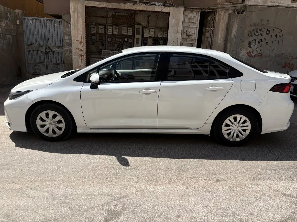 Car image 8