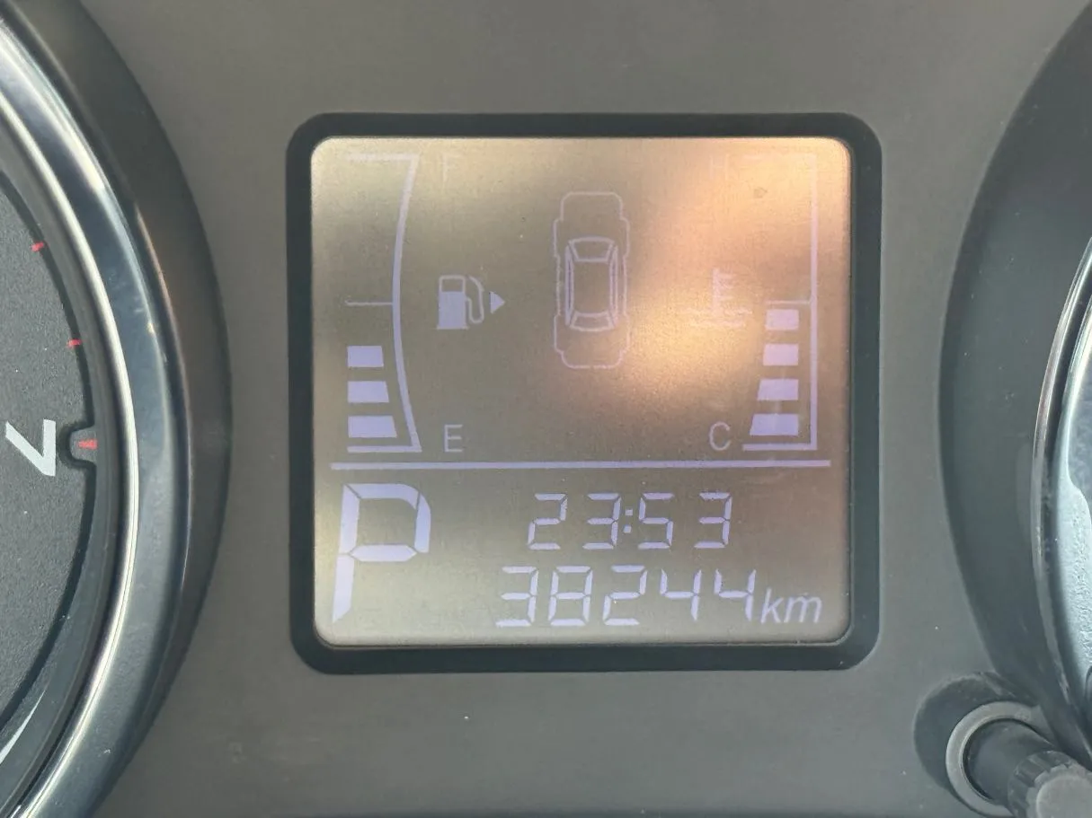 Car image 19