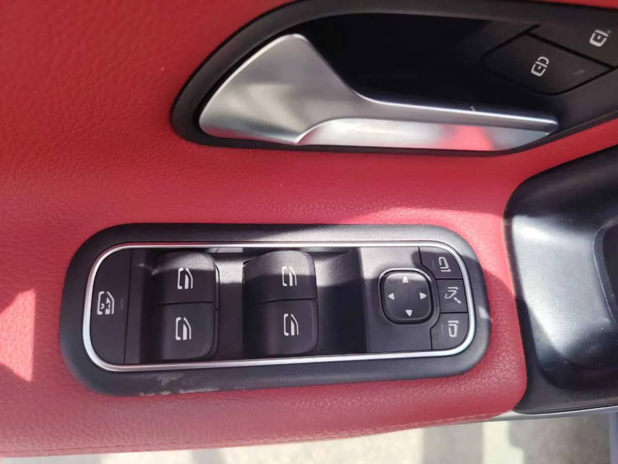 Car image 28