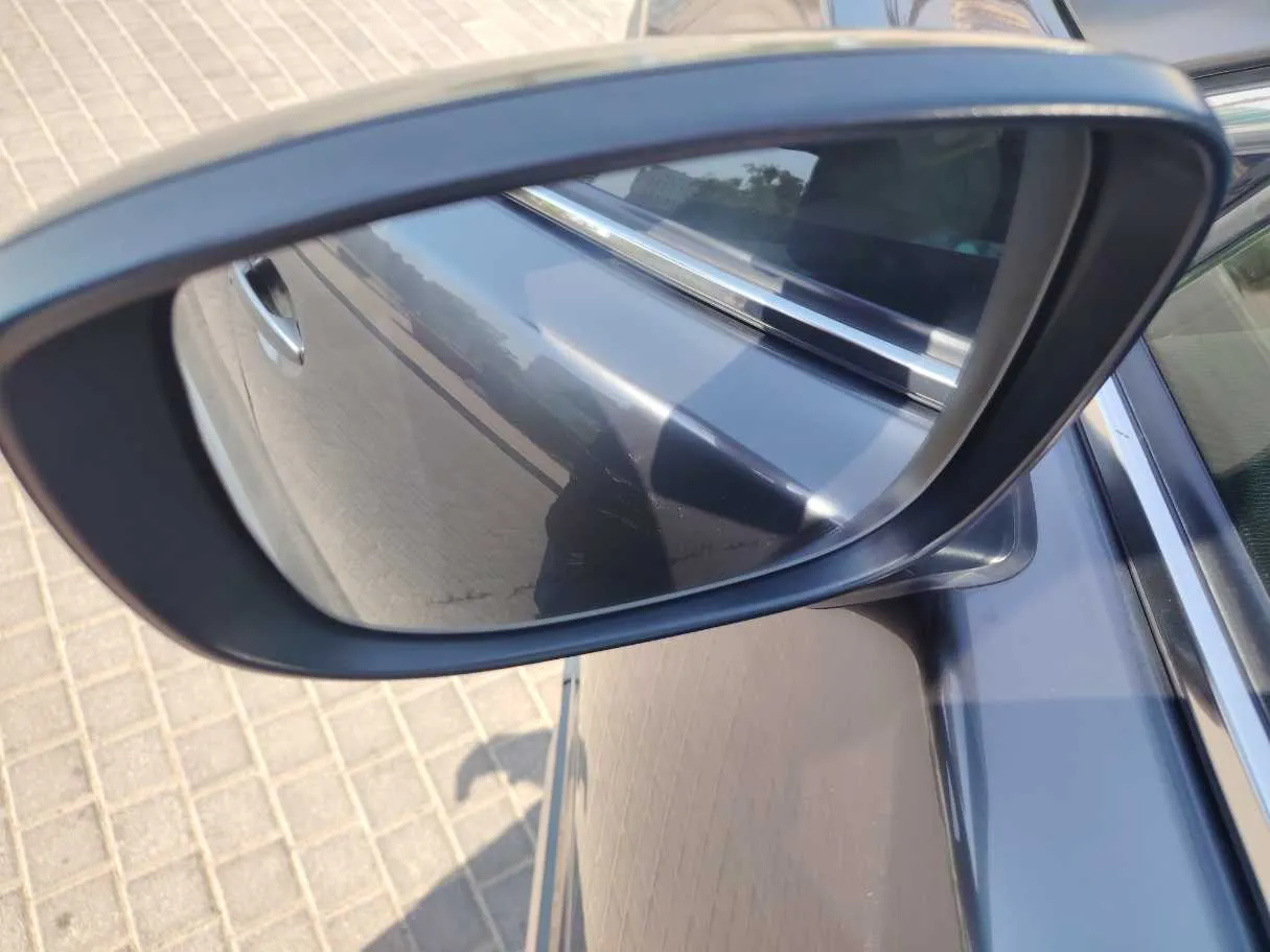 Car image 28
