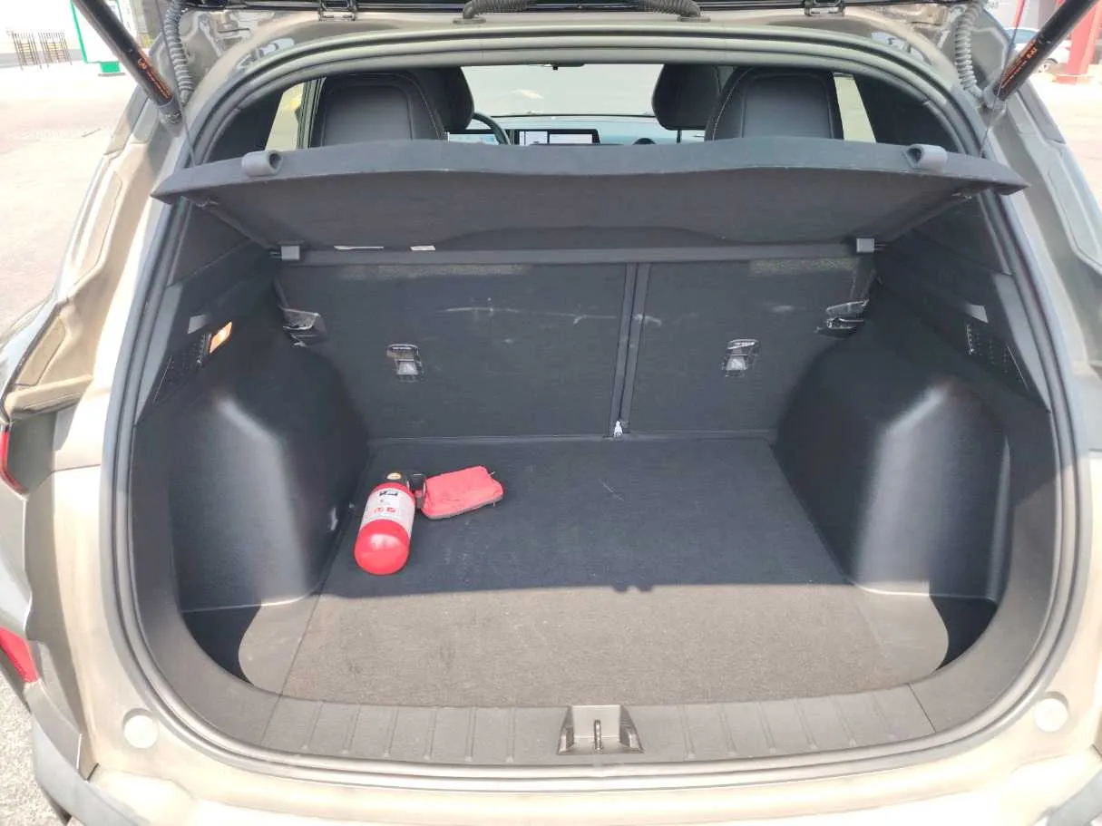 Car image 24