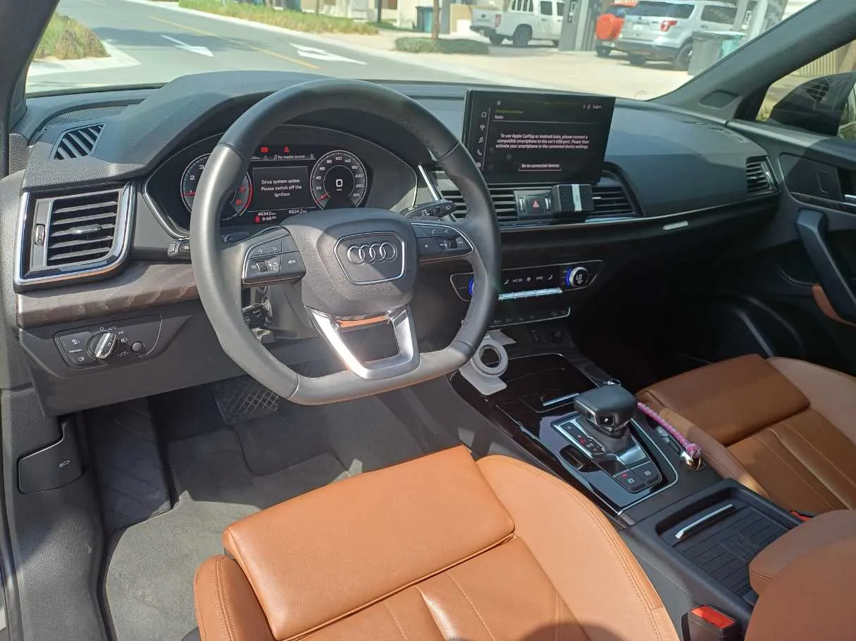 Car image 11