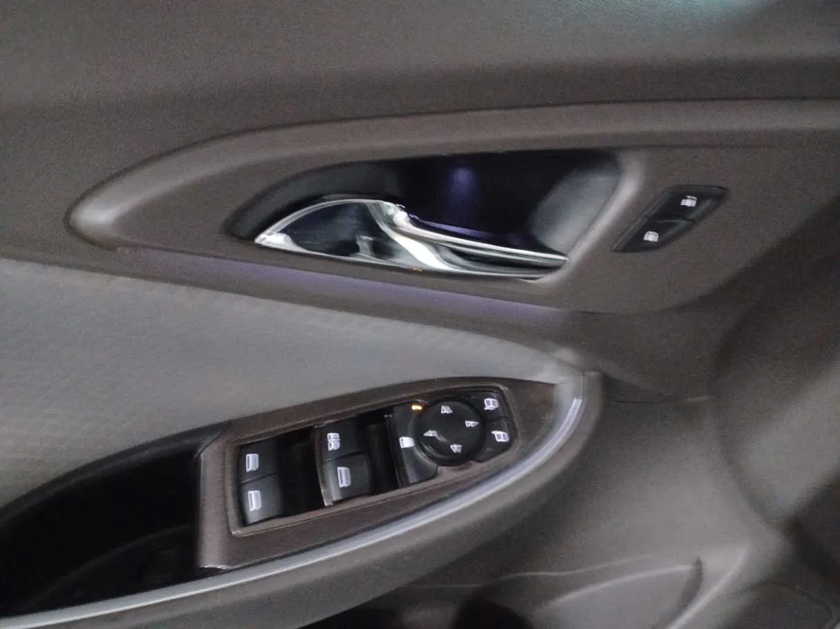 Car image 23