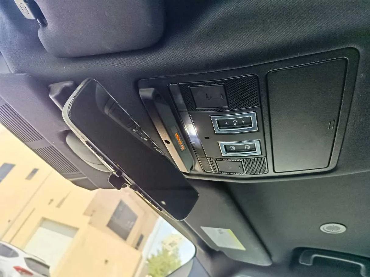 Car image 38
