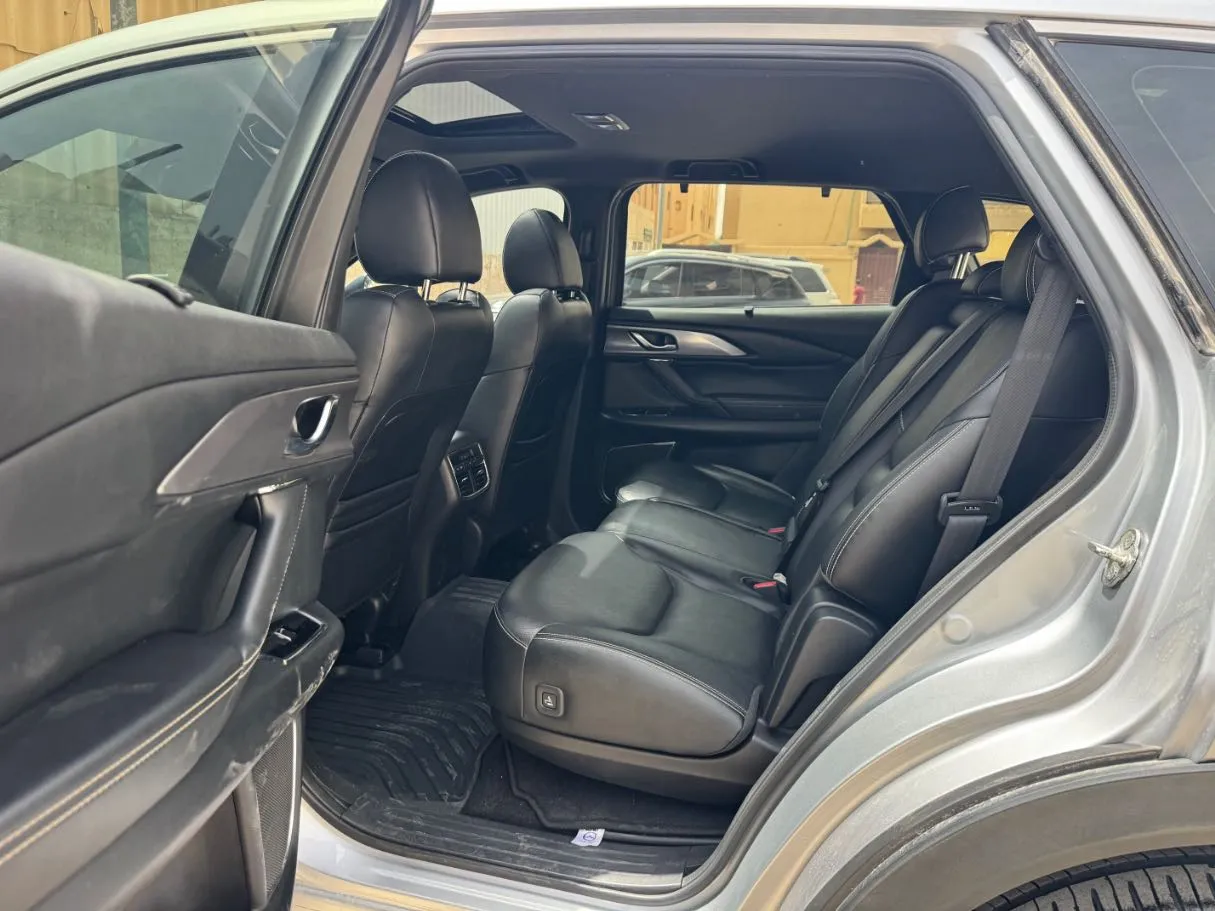 Car image 14