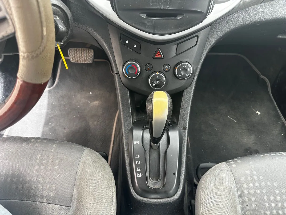 Car image 15