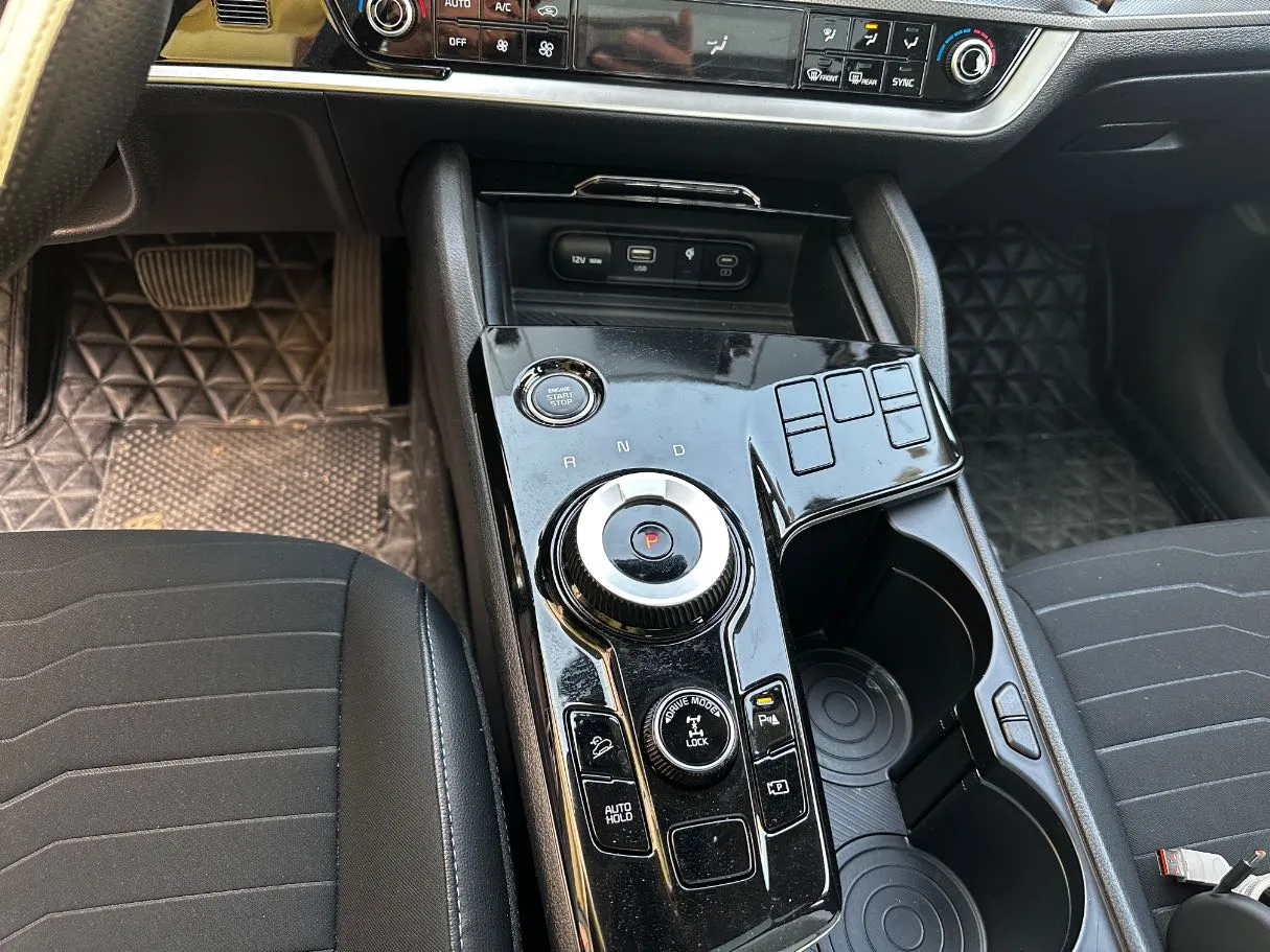 Car image 19