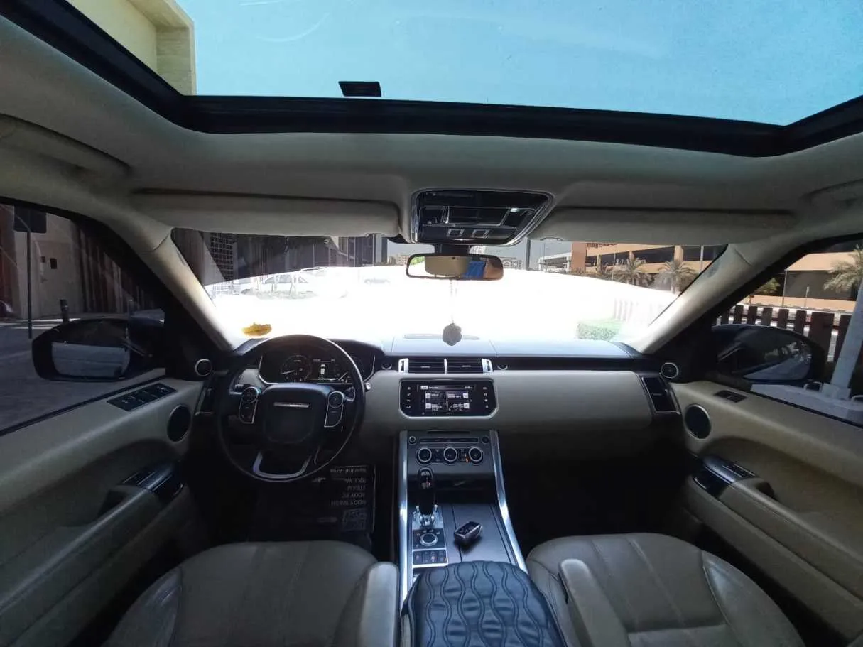 Car image 18