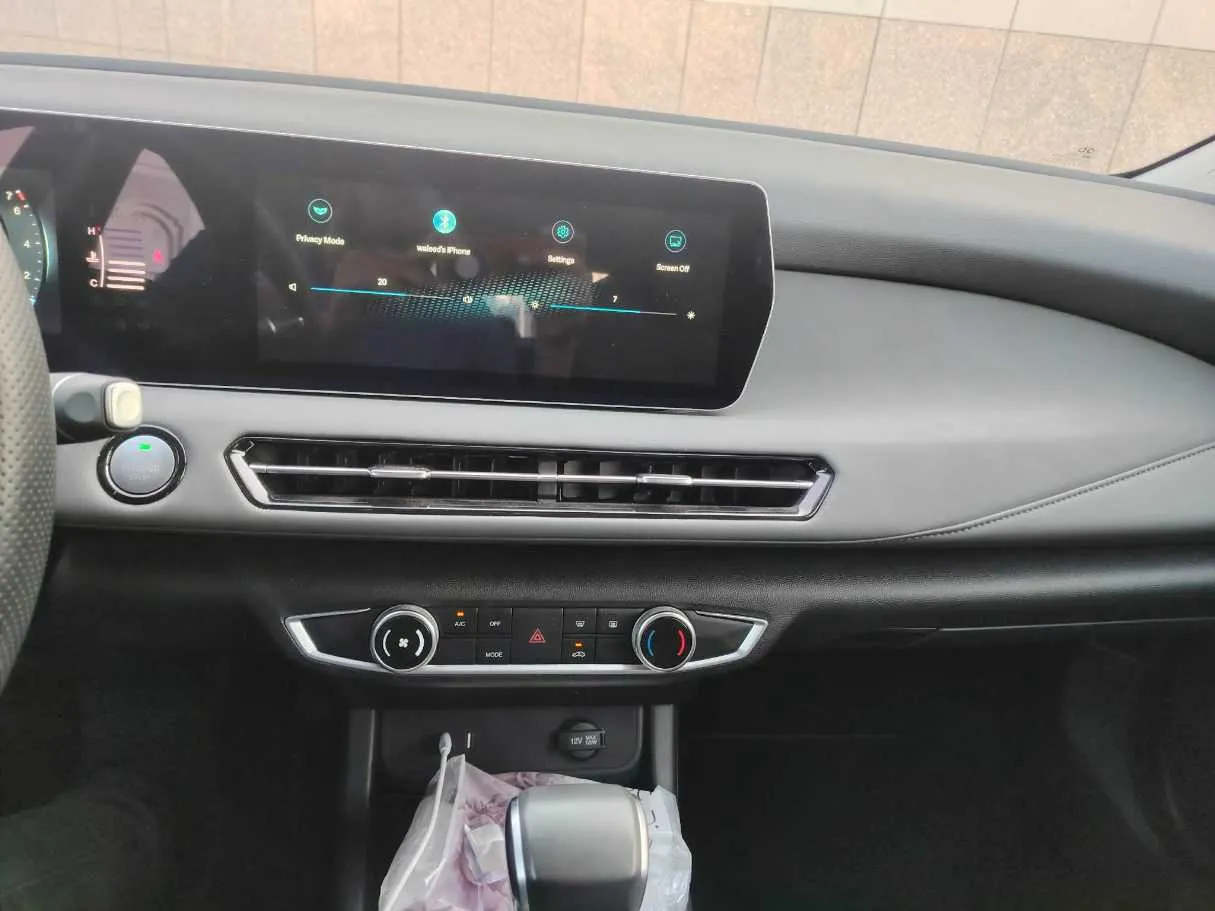 Car image 24
