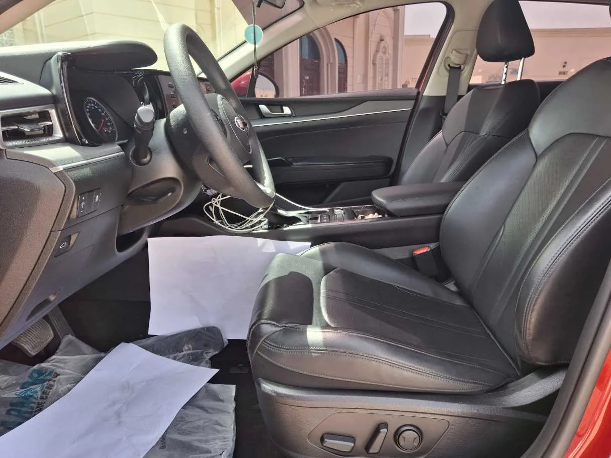 Car image 12